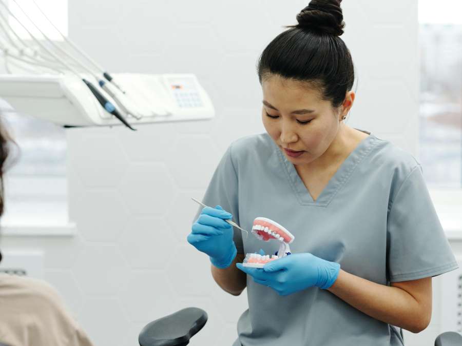 zahnzusatzversicherung-fuer-zahnersatz Zahnzusatzversicherung der Continentale übernimmt Kosten für Zahnersatz.