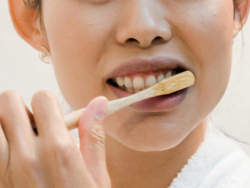 Zahnzusatzversicherung Zahnfleischtransplantation. SO beugen Sie einer Zahnfleischtransplantation vor: Regelmäßig Zähne putzen